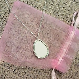 White pendant necklace
